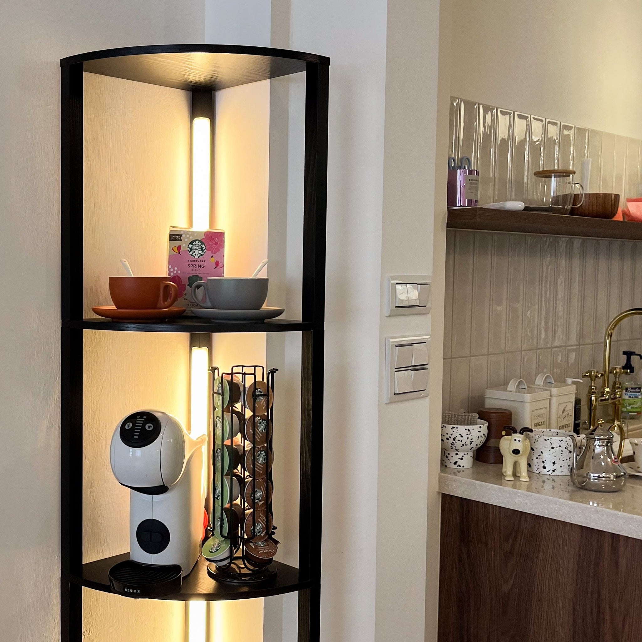 Small-space coffee and tea station