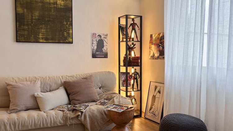 Large capacity display shelf with LED