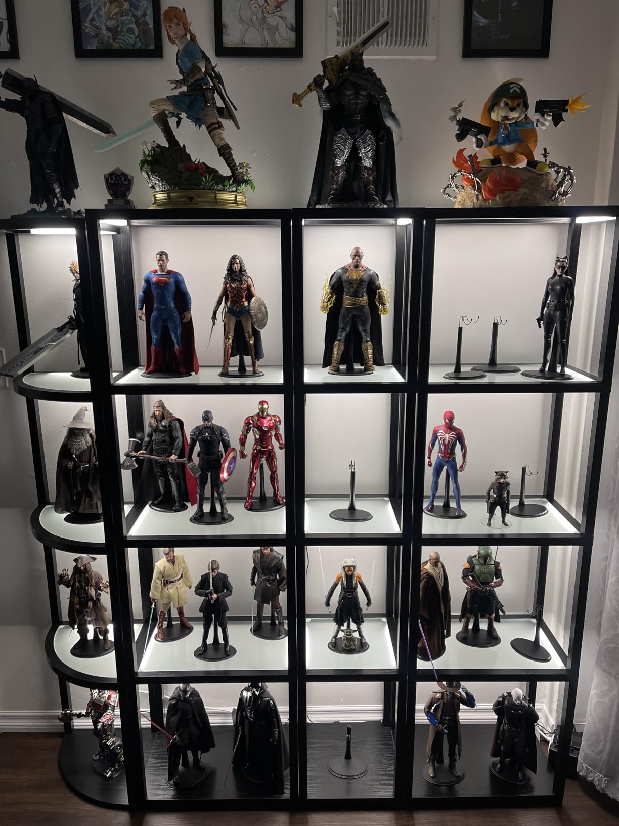 Large customizable display shelf for all figurines